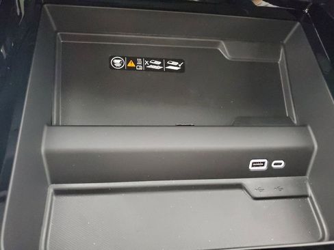 New 2026 Chevrolet Suburban LT image 19