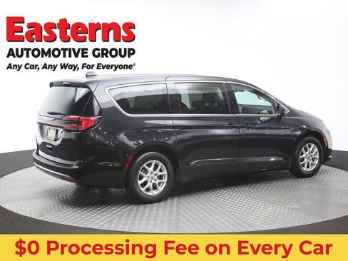 Used 2023 Chrysler Pacifica Touring-L FWD image 44