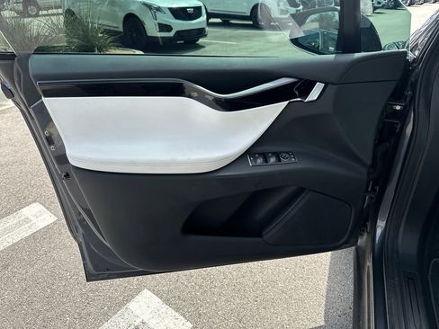 Used 2019 Tesla Model X Long Range AWD/4WD image 17