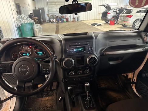 Used 2017 Jeep Wrangler Sport AWD/4WD image 18