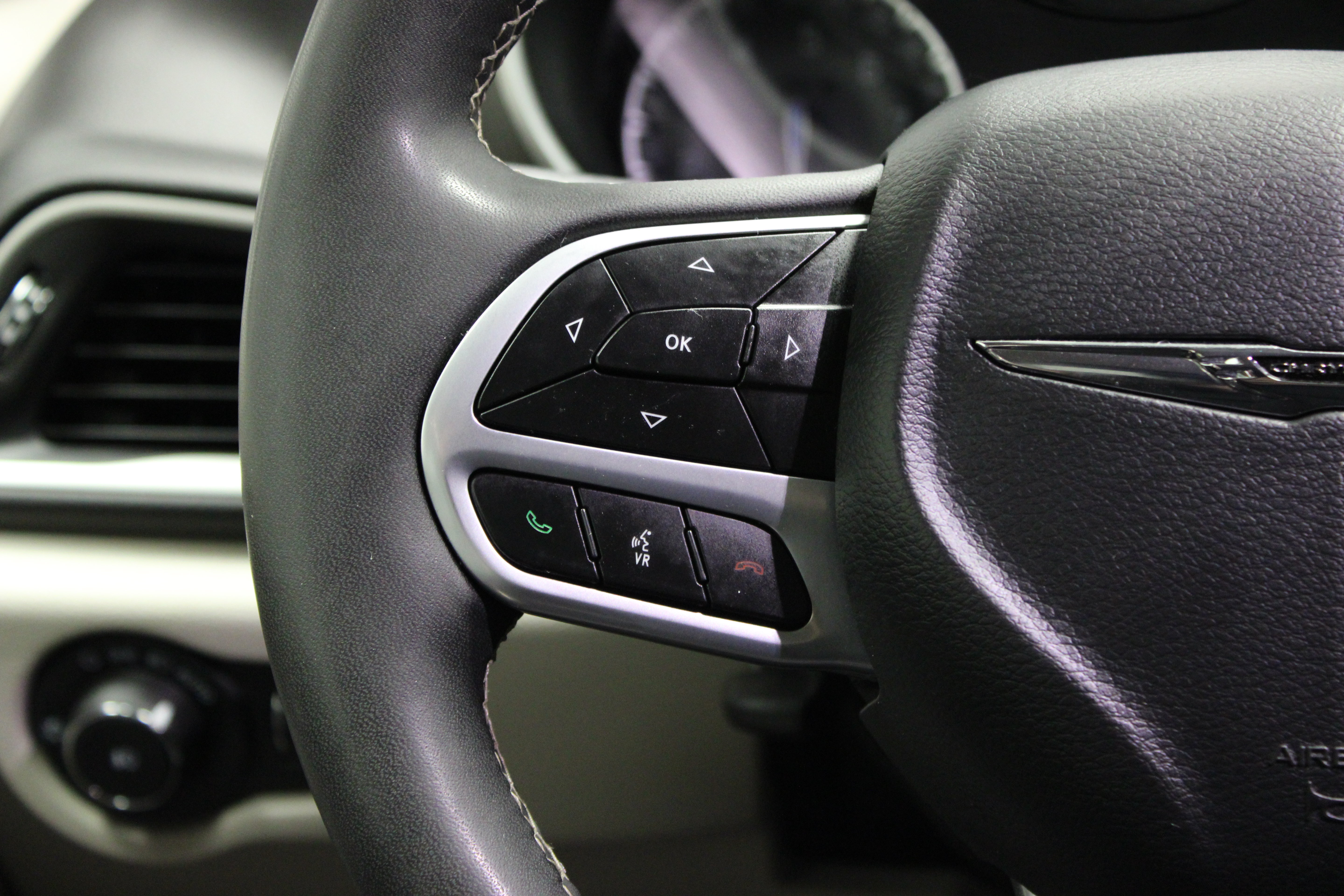 Used 2024 Chrysler Pacifica Touring-L FWD image 22