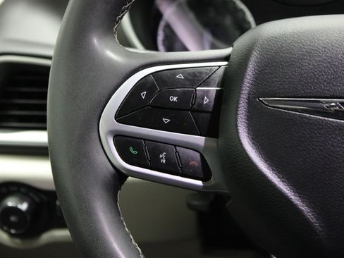 Used 2024 Chrysler Pacifica Touring-L FWD image 22