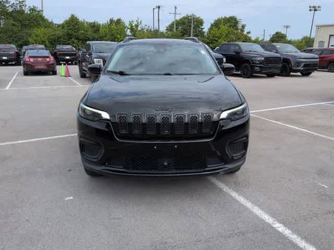 Used 2021 Jeep Cherokee Latitude AWD/4WD image 3