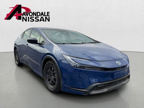 Used 2023 Toyota Prius LE FWD image 4