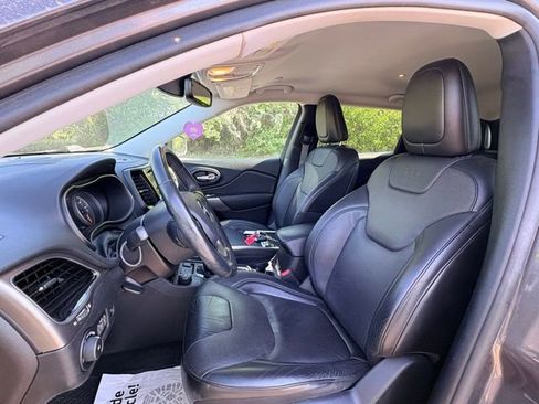 Used 2020 Jeep Cherokee Limited w/ Technology Group AWD/4WD image 9