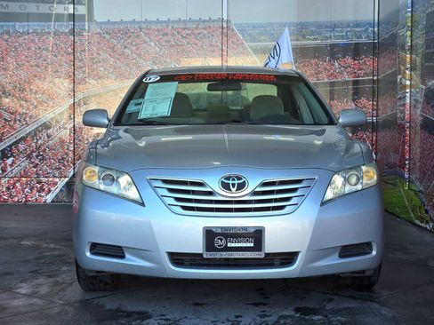 Used 2007 Toyota Camry LE image 2