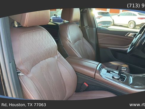 Used 2020 BMW X5 M50i w/ Luxury Seating Package image 40