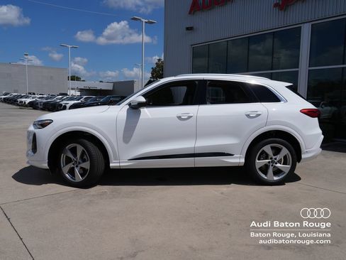 Used 2025 Audi Q5 Premium Plus w/ Premium Plus AWD/4WD image 2