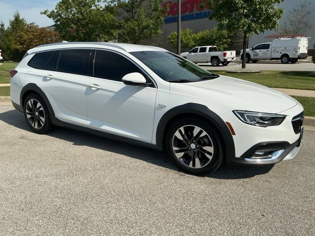 Used 2019 Buick Regal Essence w/ Driver Confidence Package I AWD/4WD image 2