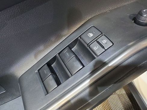 Used 2023 Toyota Highlander XLE AWD/4WD image 15