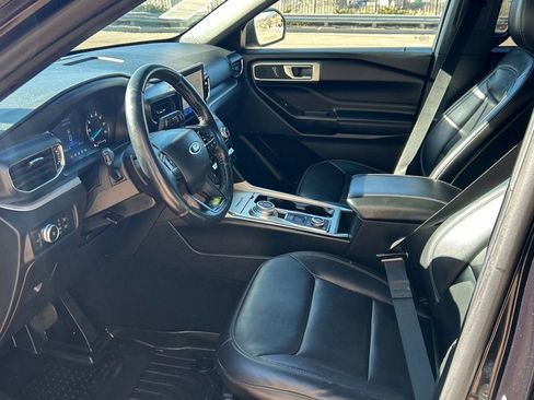 Used 2020 Ford Explorer XLT w/ Equipment Group 202A image 9