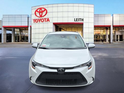 Certified 2022 Toyota Corolla LE image 2