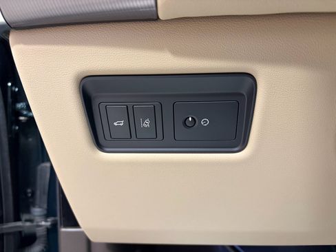 Used 2017 Land Rover Range Rover Sport HSE image 15