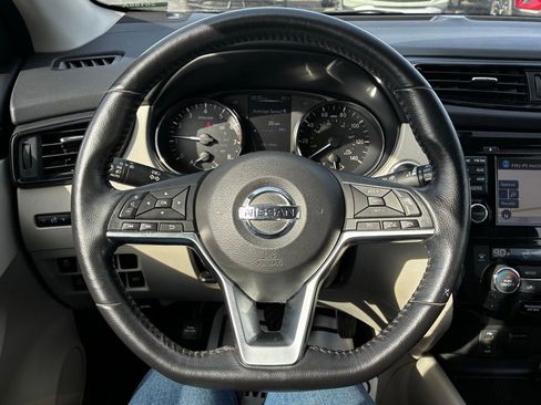 Used 2018 Nissan Rogue Sport SV w/ SV Technology Package image 22