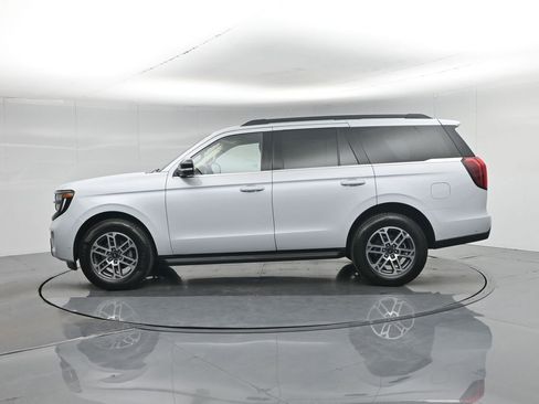 Used 2025 Ford Expedition Active RWD image 31