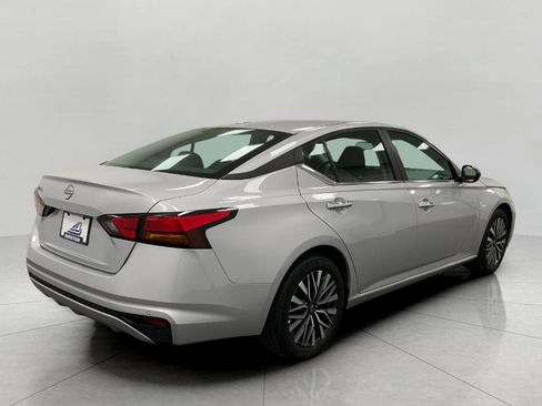 Certified 2025 Nissan Altima 2.5 SV FWD image 3