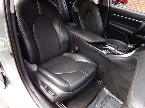 Used 2020 Toyota Camry XLE image 25