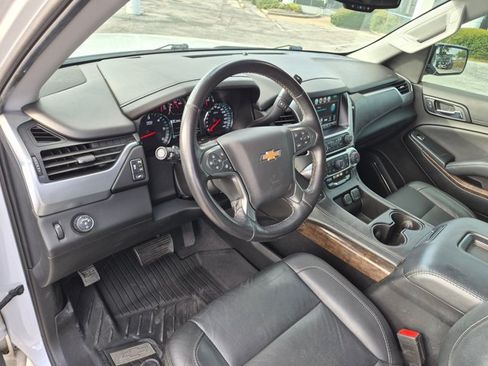 Used 2020 Chevrolet Tahoe LT w/ Luxury Package RWD image 10