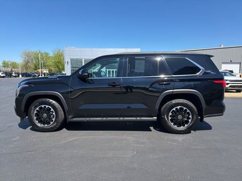 Used 2024 Toyota Sequoia SR5 w/ SR5 Premium Package AWD/4WD image 4