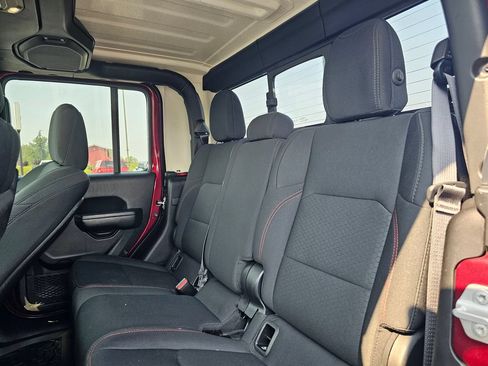 Used 2021 Jeep Gladiator Rubicon w/ Trailer Tow Package AWD/4WD image 17