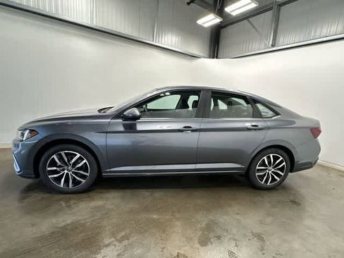 New 2026 Volkswagen Jetta SE image 2