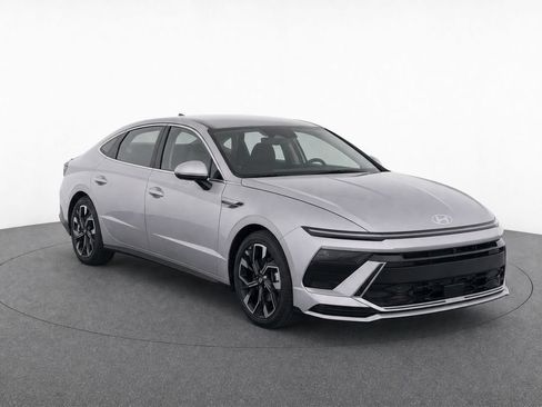 Used 2025 Hyundai Sonata SEL FWD image 2