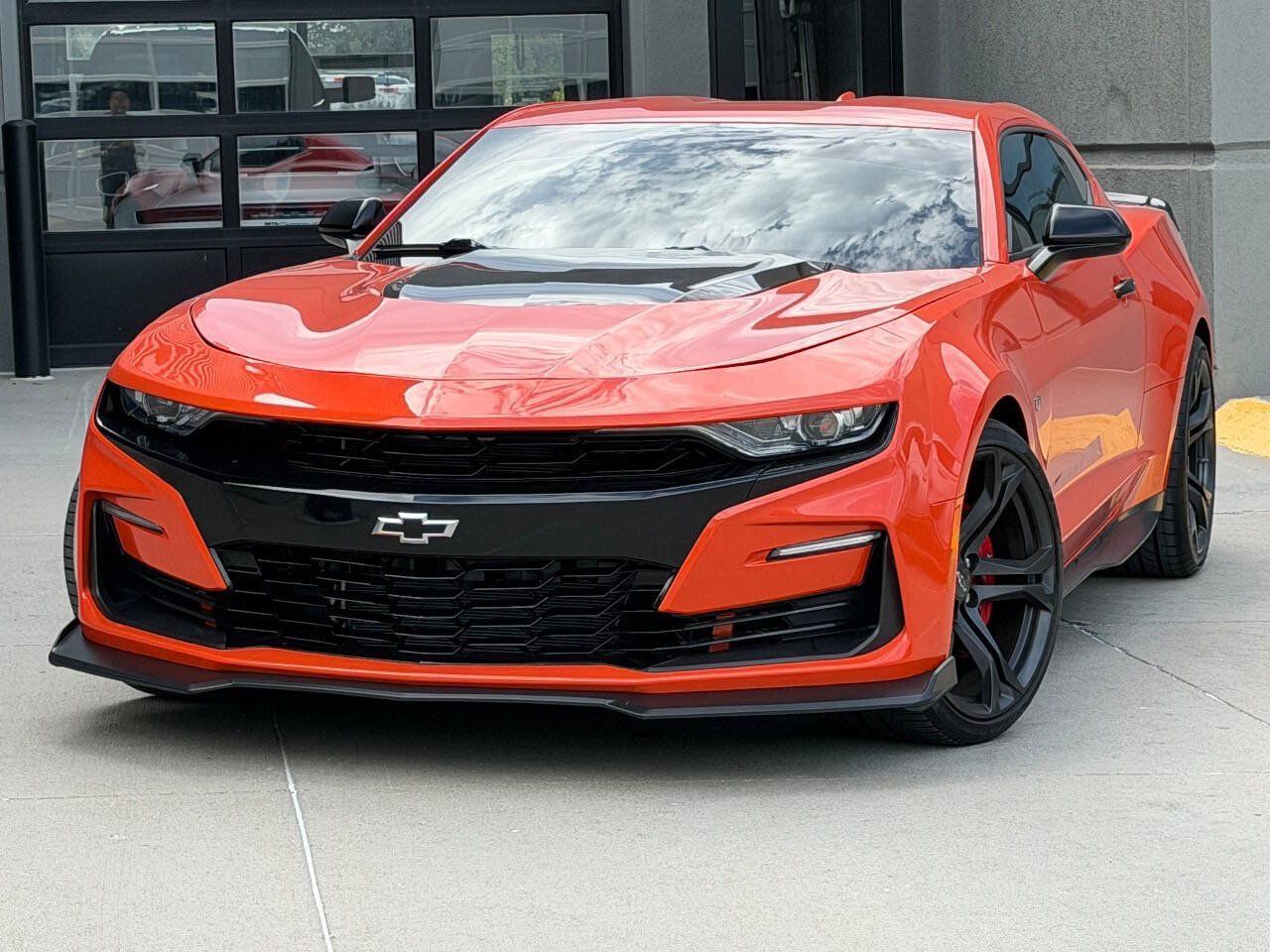 Used 2021 Chevrolet Camaro SS RWD image 3