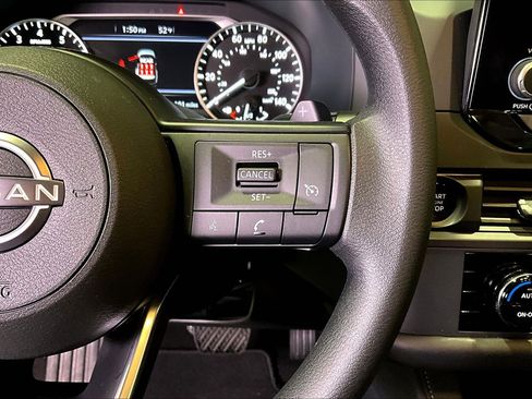 Used 2025 Nissan Pathfinder S image 12