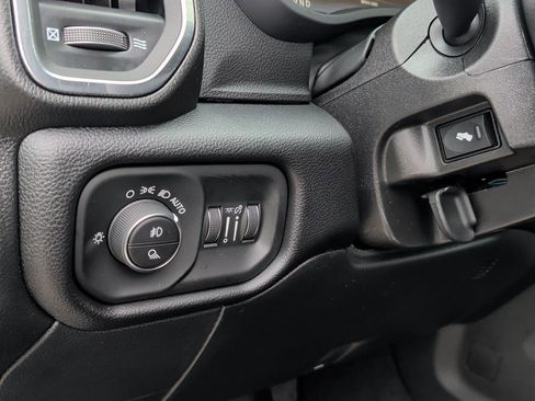 New 2026 RAM 2500 Laramie AWD/4WD image 18