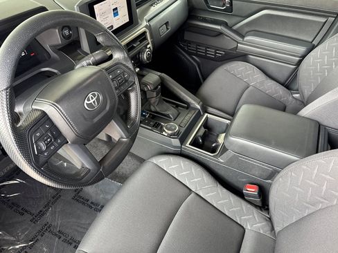 Certified 2025 Toyota Tacoma SR5 AWD/4WD image 10