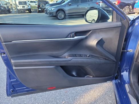 Used 2024 Toyota Camry SE image 5