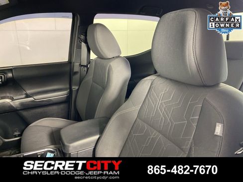 Used 2018 Toyota Tacoma TRD Sport image 10