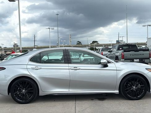 Used 2022 Toyota Camry XSE FWD image 6
