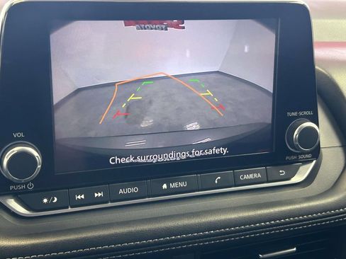 Used 2025 Nissan Rogue SV FWD image 24