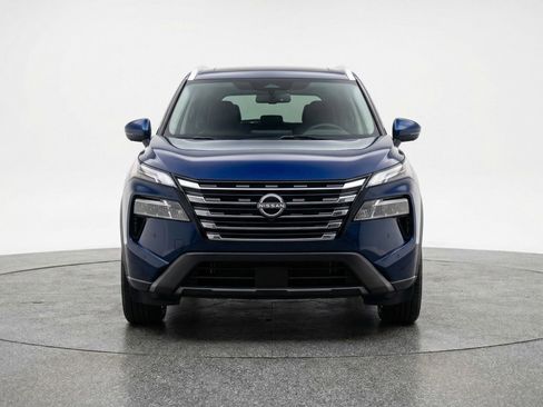 Used 2025 Nissan Rogue SV AWD/4WD image 2