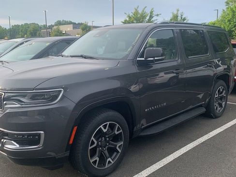 Used 2023 Jeep Wagoneer Series III w/ Preferred Equipment Group image 8