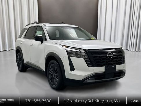 New 2026 Nissan Pathfinder SL w/ SL Premium Package image 3