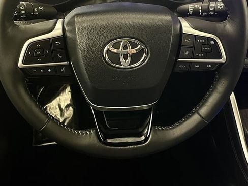 Used 2024 Toyota Highlander Limited image 18