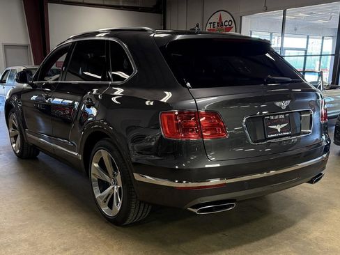 Used 2018 Bentley Bentayga image 14