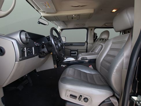 Used 2004 HUMMER H2 w/ Preferred Equipment Group AWD/4WD image 6