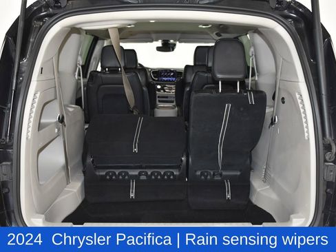 Used 2024 Chrysler Pacifica Touring-L image 30
