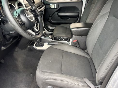 Used 2018 Jeep Wrangler Unlimited Sport image 17