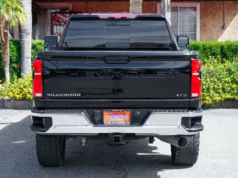 Used 2024 Chevrolet Silverado 2500 LTZ w/ LTZ Premium Package AWD/4WD image 7