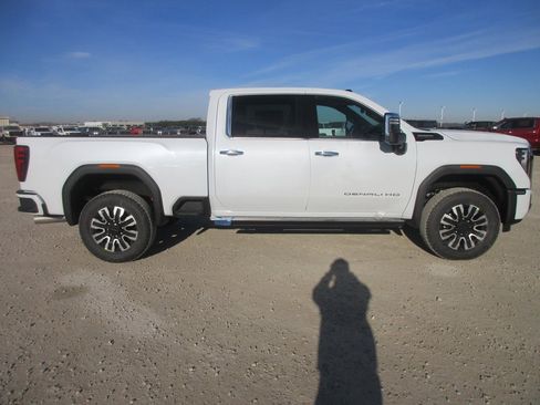 New 2026 GMC Sierra 2500 Denali Ultimate image 3