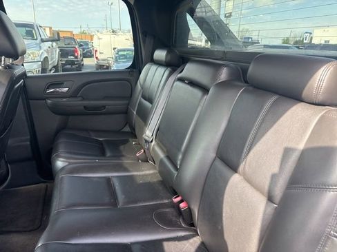 Used 2011 Chevrolet Avalanche LT image 26