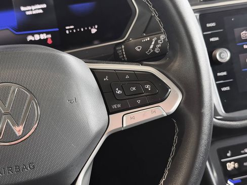 Used 2023 Volkswagen Tiguan SE image 15