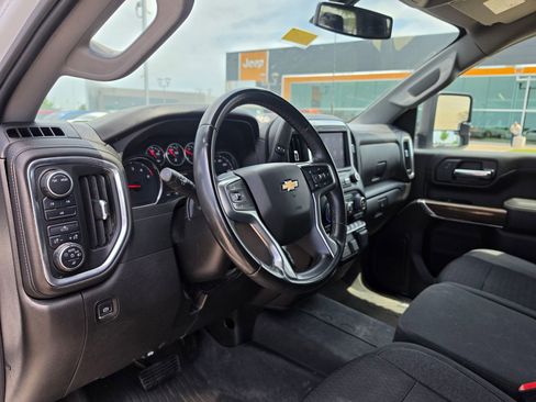 Used 2023 Chevrolet Silverado 2500 LT AWD/4WD image 10