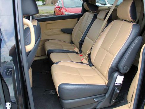 Used 2019 Kia Sedona EX FWD image 10