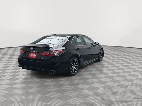 Used 2021 Toyota Camry SE w/ Convenience Package FWD image 32