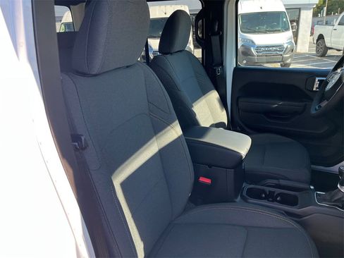 New 2025 Jeep Gladiator Sport image 30